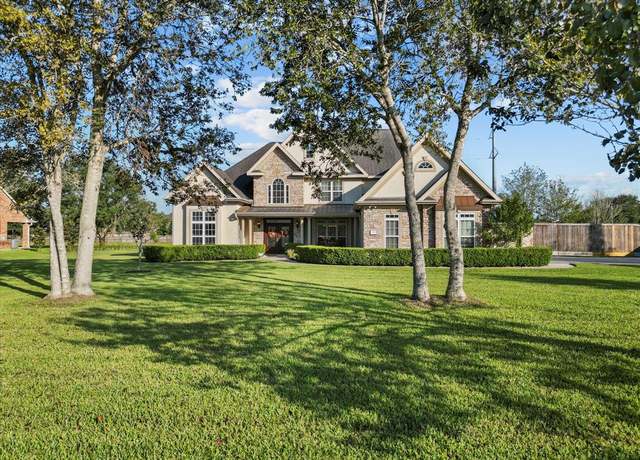 Property at 2884 Bridle Path Ln, Friendswood, TX 77546, 4 beds, 3.5 baths