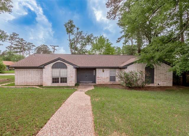 Property at 2118 Avenue S, Huntsville, TX 77340, 4 beds, 2.5 baths