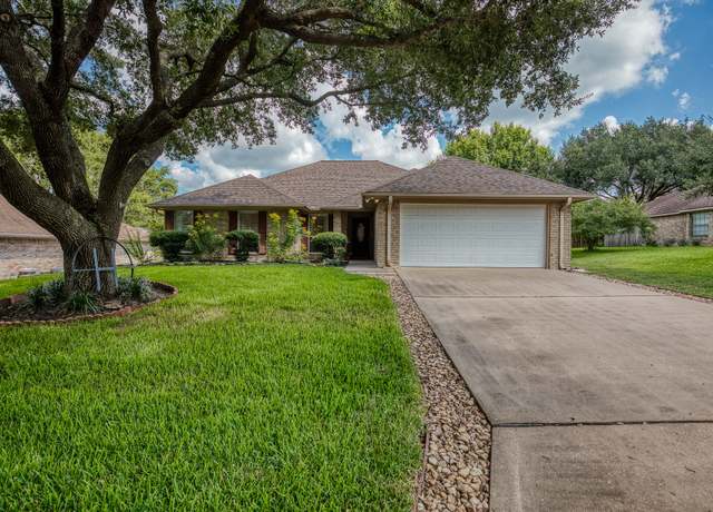 Property at 303 Hickory Hollow Ln, Brenham, TX 77833, 3 beds, 2 baths