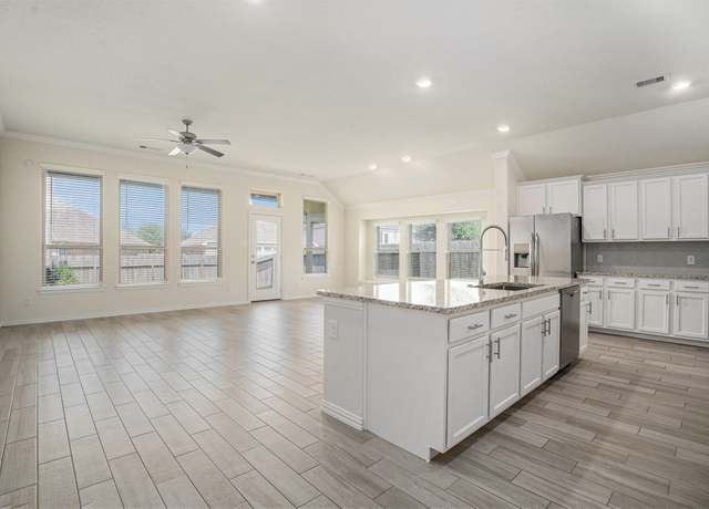 Property at 6616 Quiet Bay Ct, Dickinson, TX 77539, 4 beds, 3 baths