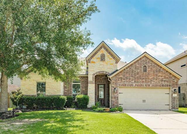 Property at 302 W Bend Dr, League City, TX 77573, 3 beds, 2.5 baths