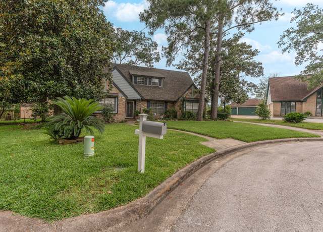 Property at 410 Shadywood Cir, Conroe, TX 77304, 4 beds, 3.5 baths
