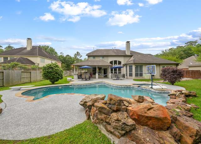 Property at 14014 Lakewood Crossing Blvd, Houston, TX 77070, 5 beds, 4 baths