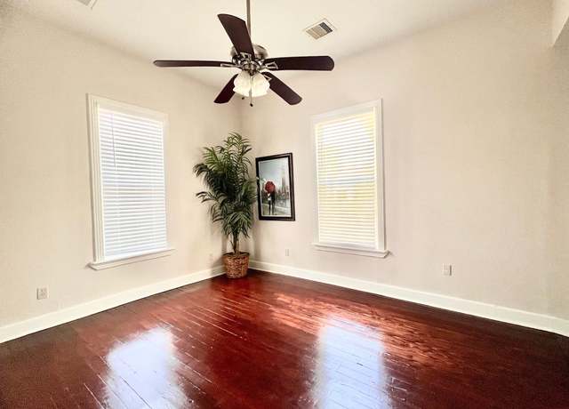 Property at 1512 37th St, Galveston, TX 77550, 3 beds, 2 baths