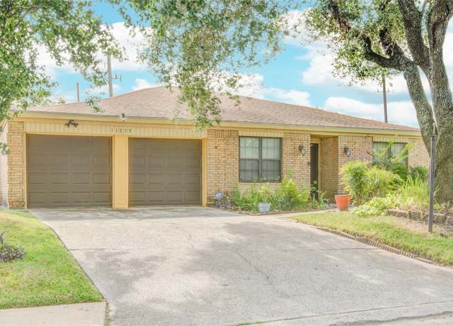 Property at 11823 S Evelyn Cir, Houston, TX 77071, 3 beds, 2 baths