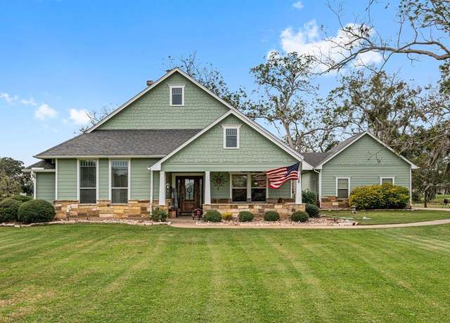 Property at 438 Winchester Trl, Angleton, TX 77515, 3 beds, 2 baths