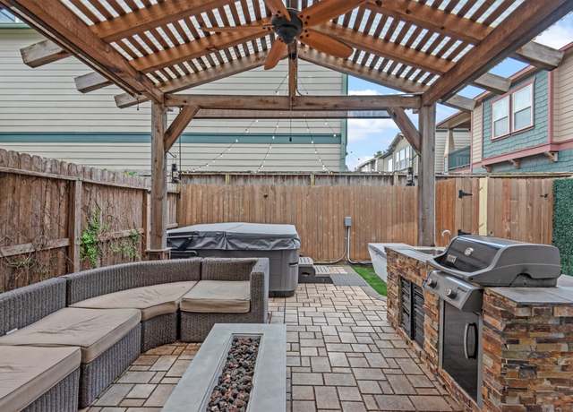Property at 5825 Petty St, Houston, TX 77007, 4 beds, 3.5 baths
