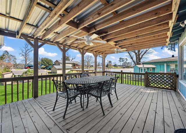 Property at 1571 Yaupon Cove Dr, Onalaska, TX 77360, 4 beds, 2 baths