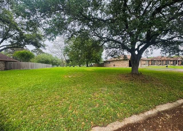 Property at 113 Belmont Ave, Hitchcock, TX 77563