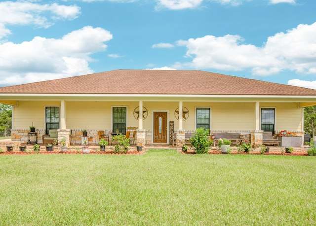Property at 24910 Fm 2004 Rd, Angleton, TX 77515, 4 beds, 3 baths