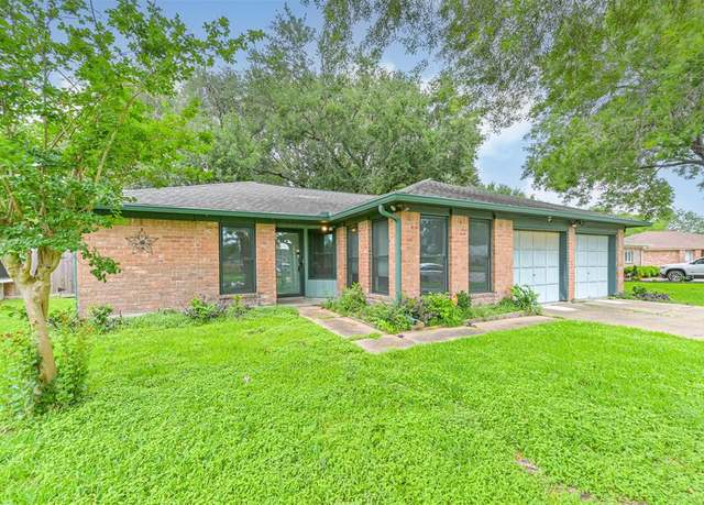 Property at 2914 Marlin Ct, League City, TX 77573, 3 beds, 2 baths