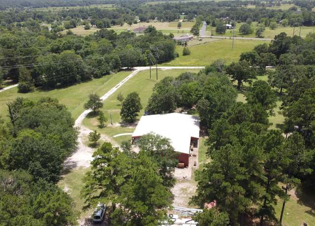 Property at 17 Mosley Ln, Huntsville, TX 77320, 3 beds, 2 baths