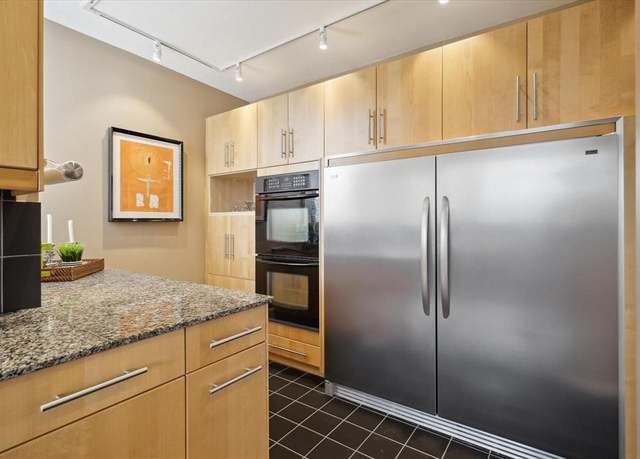 Property at 21 Briar Holw #408, Houston, TX 77027, 3 beds, 3 baths