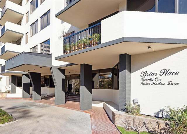 Property at 21 Briar Holw #408, Houston, TX 77027, 3 beds, 3 baths