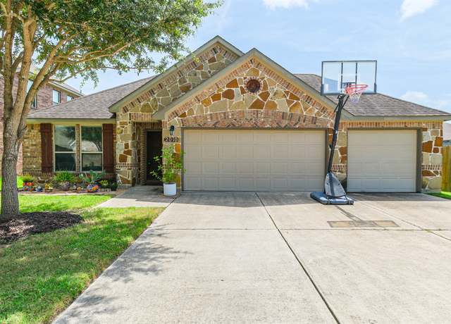 Property at 2010 Wembley Way, Rosenberg, TX 77471, 3 beds, 3 baths