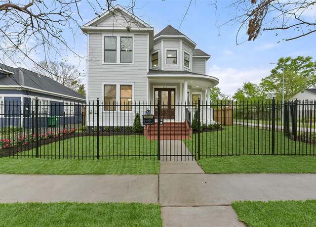 Property at 450 W 16th St, Houston, TX 77008, 3 beds, 2.5 baths
