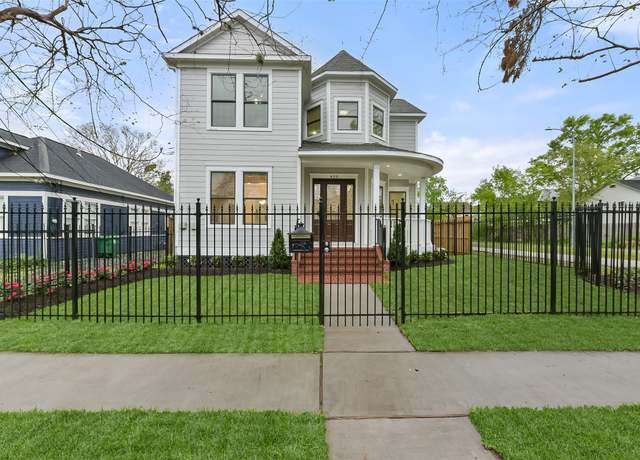 Property at 450 W 16th St, Houston, TX 77008, 3 beds, 2.5 baths