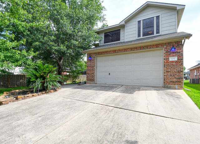 Property at 107 Cove W, Conroe, TX 77356, 3 beds, 2.5 baths
