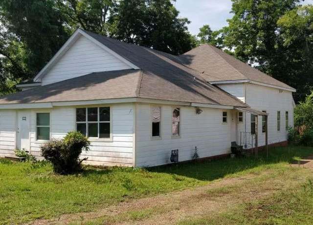 Property at 716 E Main St, Nacogdoches, TX 75961, 4 beds, 2 baths