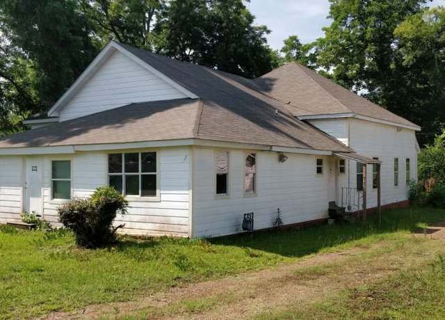 Property at 716 E Main St, Nacogdoches, TX 75961, 4 beds, 2 baths