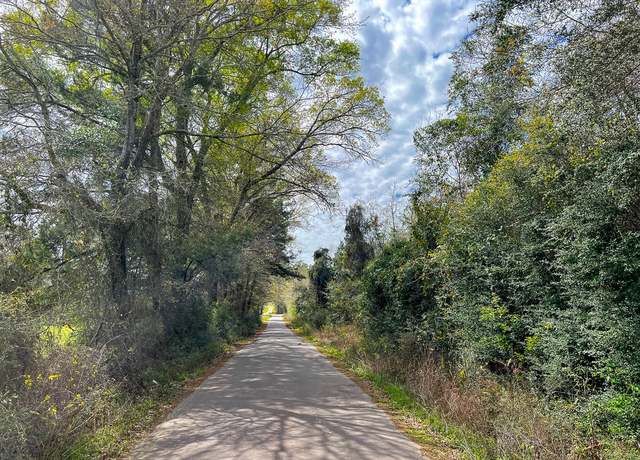 Property at 3 Eugene Walker Rd, Huntington, TX 75980