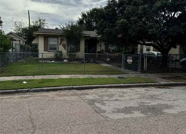 Property at 6622 Moss Rose St, Houston, TX 77087, 3 beds, 3.5 baths