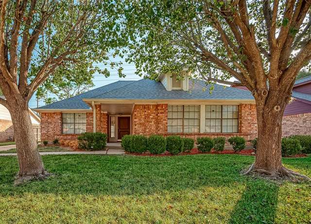 Property at 2810 Pineleaf Dr, Sugar Land, TX 77479, 4 beds, 2 baths