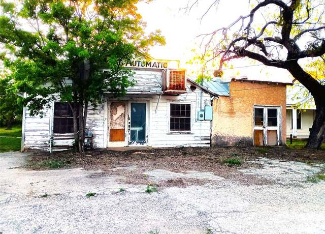 Property at 1400 S Concho St, Coleman, TX 76834, 1 bed, 1 bath