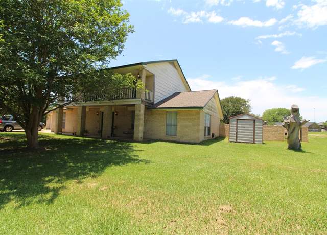Property at 32226 Divot Dr, Waller, TX 77484, 4 beds, 3.5 baths