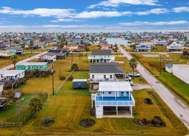 Property at 4114 Liberty Dr, Galveston, TX 77554, 1 bed, 2 baths