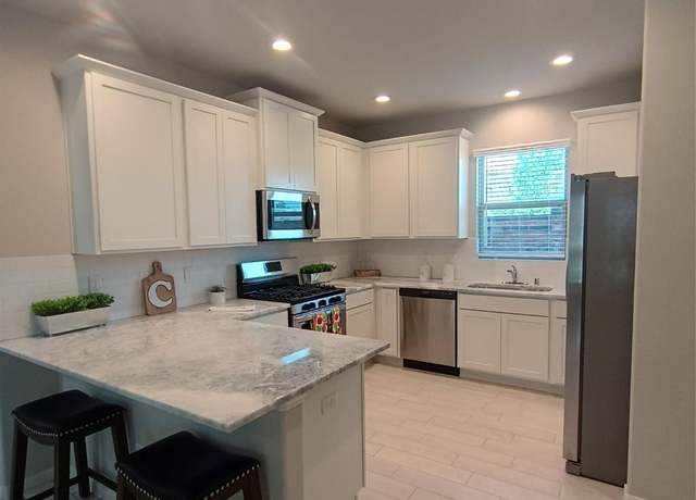 Property at 12303 Sterling Oak Dr, Humble, TX 77044, 4 beds, 3 baths