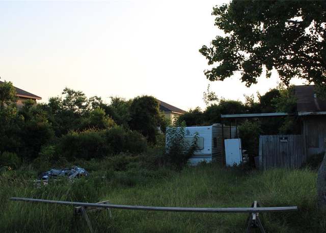 Property at 222 21st St, Dickinson, TX 77539