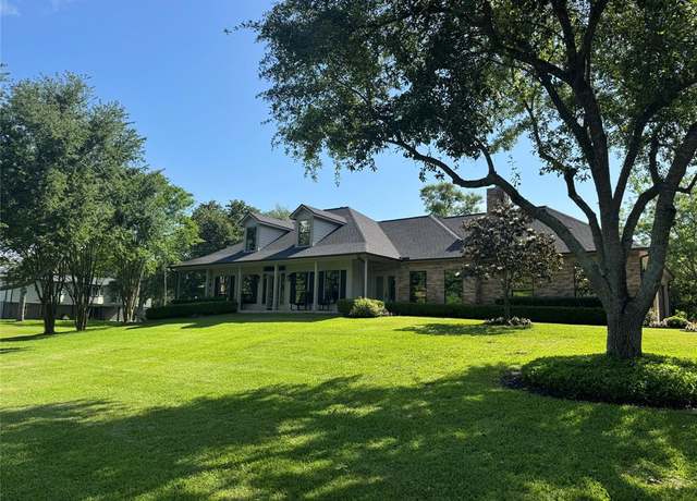 Property at 3315 E Bayou Dr, Shoreacres, TX 77571, 4 beds, 3 baths