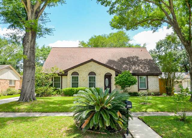 Property at 1915 Ashford Hollow Ln, Houston, TX 77077, 4 beds, 3 baths