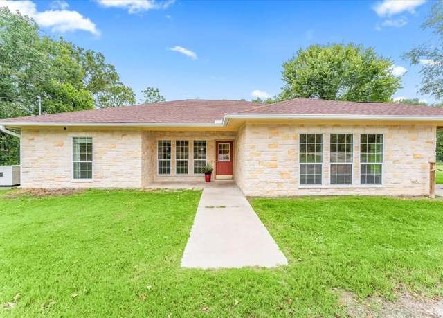 Property at 10 Lowery Ln, Huntsville, TX 77320, 4 beds, 2.5 baths
