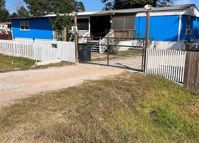 Property at 8026 Forest Trace Blvd, Conroe, TX 77306, 3 beds, 2 baths