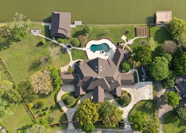 Property at 40 La Jolla Cir, Montgomery, TX 77356, 7 beds, 10.5 baths