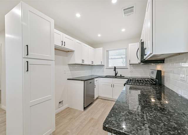 Property at 7119 Lumber Jack Dr, Houston, TX 77040, 3 beds, 1.5 baths