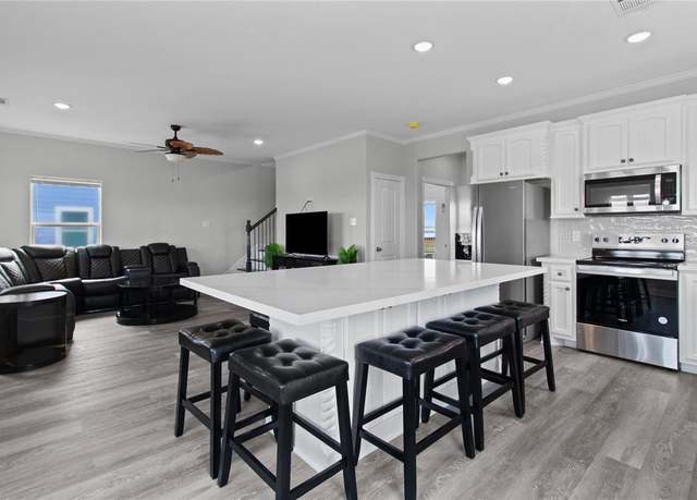 Property at 2031 Bluewater Hwy, Surfside Beach, TX 77541, 3 beds, 2.5 baths