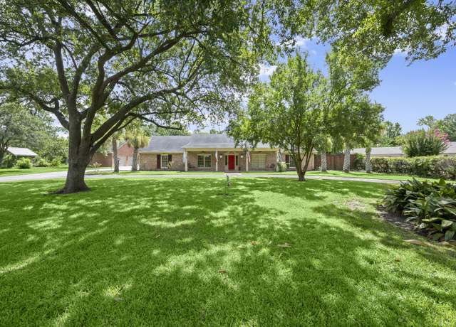 Property at 1280 Cherokee Ln, Beaumont, TX 77702, 4 beds, 4 baths