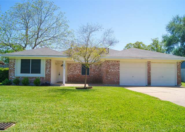 Property at 3903 Dolphin Ln, La Porte, TX 77571, 4 beds, 2 baths