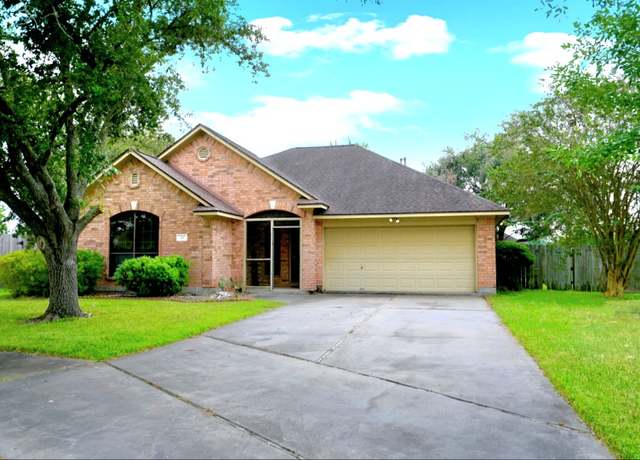 Property at 60 Joshua Ct, Lake Jackson, TX 77566, 3 beds, 2 baths