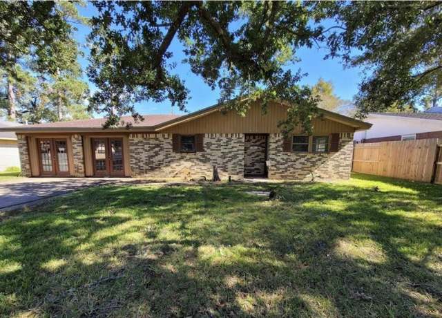 Property at 890 Travis St, Vidor, TX 77662, 3 beds, 1.5 baths
