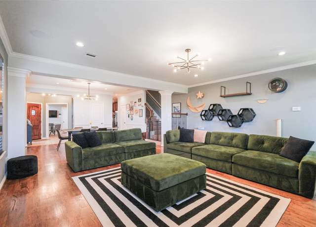 Property at 1325 Dorothy St, Houston, TX 77008, 3 beds, 2.5 baths