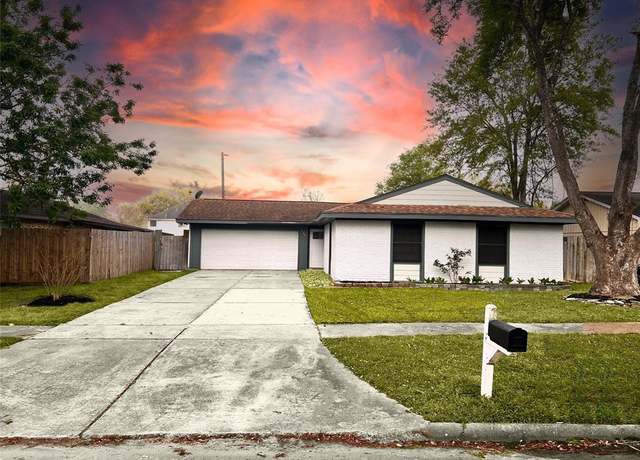 Property at 4306 Albatross Dr, Seabrook, TX 77586, 3 beds, 2 baths