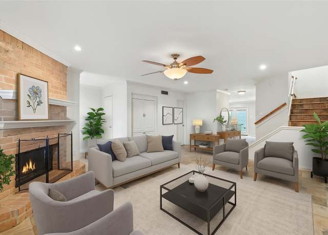 Property at 2588 Bering Dr, Houston, TX 77057, 3 beds, 2.5 baths