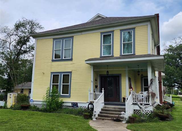 Property at 1017 Water St, Navasota, TX 77868, 3 beds, 3 baths
