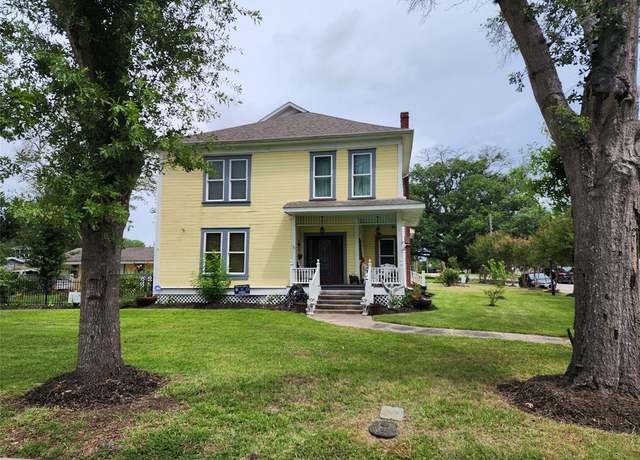 Property at 1017 Water St, Navasota, TX 77868, 3 beds, 3 baths