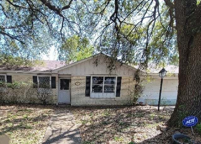 Property at 705 Inwood Dr, Baytown, TX 77521, 4 beds, 2 baths