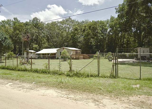 Property at 400 Mudd St, Coldspring, TX 77331, 2 beds, 1 bath